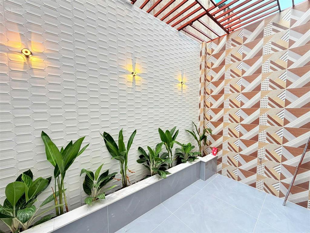 Nhà diện tích khủng  vừa ở + vừa làm nghề kinh doanh may mặc, online  4m x 22m  đường thông 7m
