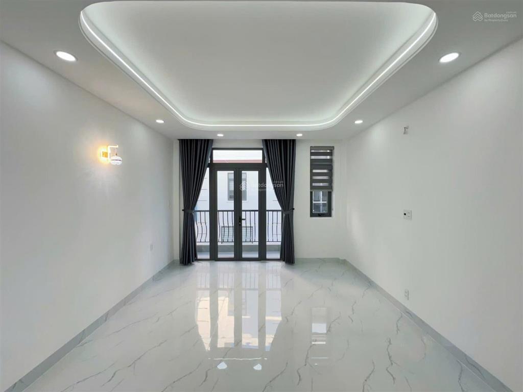 Nhà phố có sân vườn cực chill  4m x 20m  đường nhựa 8m thông bàn cờ  kdc an ninh, dân trí cao