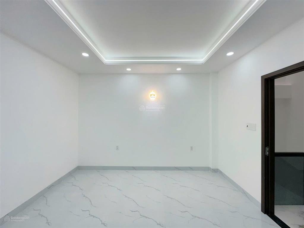 Nhà phố có sân vườn cực chill  4m x 20m  đường nhựa 8m thông bàn cờ  kdc an ninh, dân trí cao
