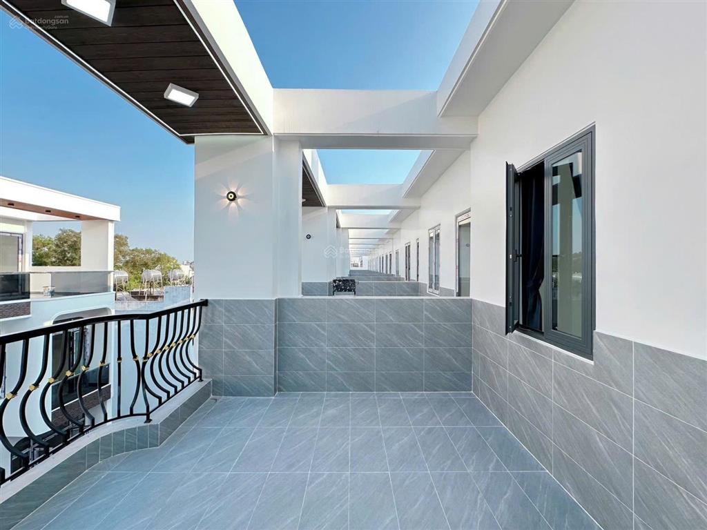 Nhà phố có sân vườn cực chill  4m x 20m  đường nhựa 8m thông bàn cờ  kdc an ninh, dân trí cao