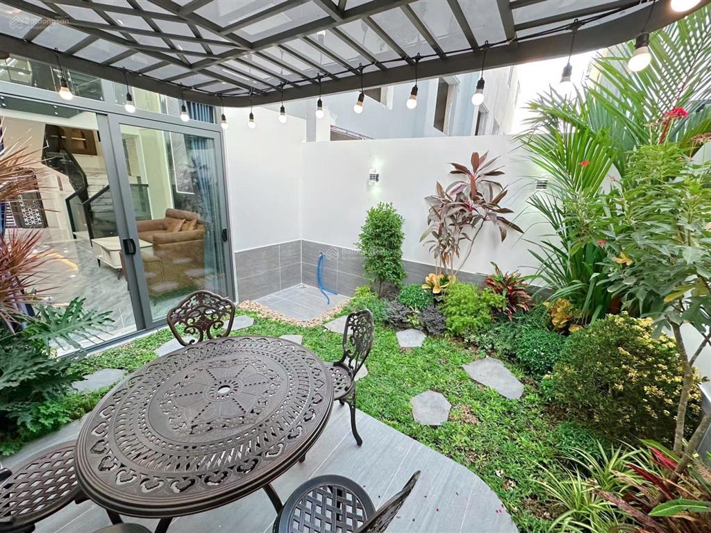 Nhà phố có sân vườn cực chill  4m x 20m  đường nhựa 8m thông bàn cờ  kdc an ninh, dân trí cao