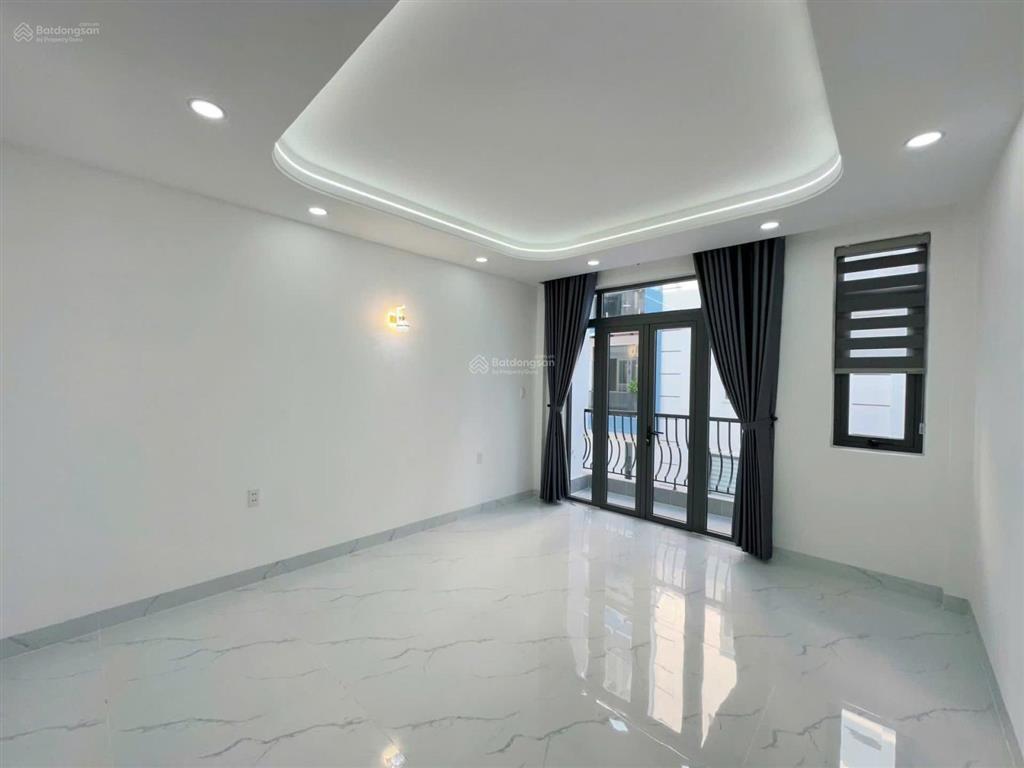 Nhà phố có sân vườn cực chill  4m x 20m  đường nhựa 8m thông bàn cờ  kdc an ninh, dân trí cao