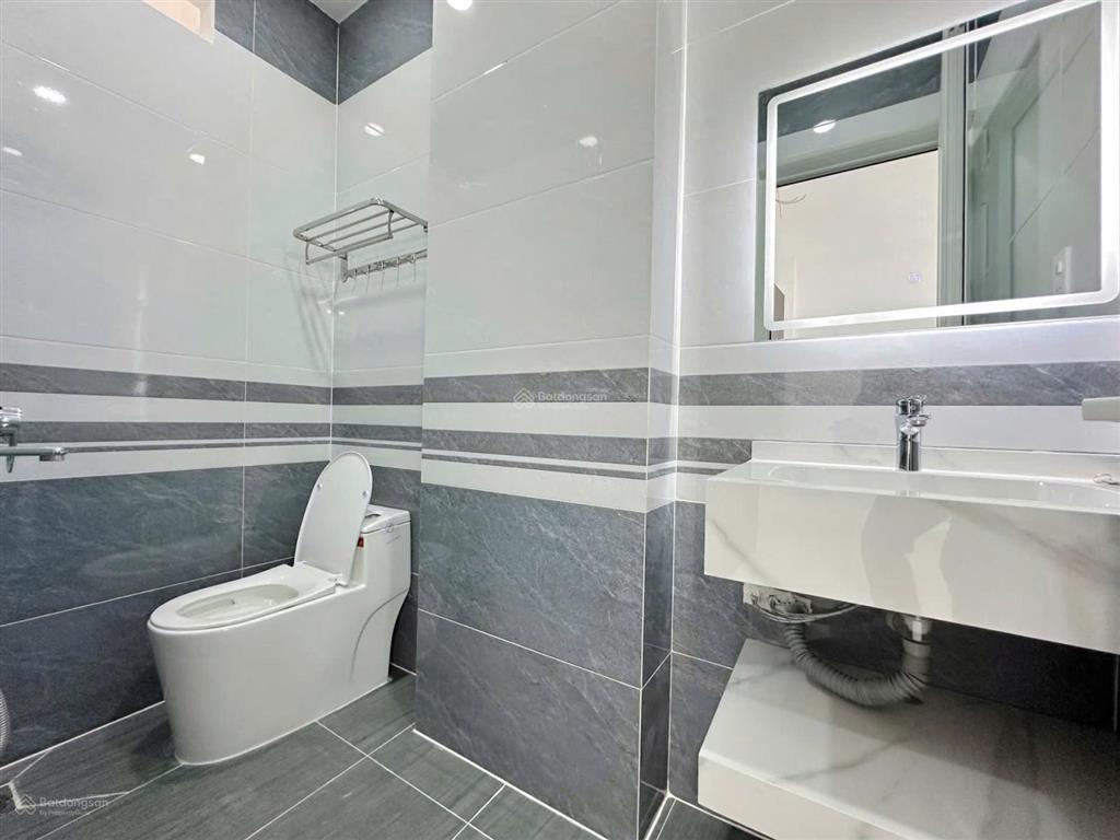 Nhà phố có sân vườn cực chill  4m x 20m  đường nhựa 8m thông bàn cờ  kdc an ninh, dân trí cao