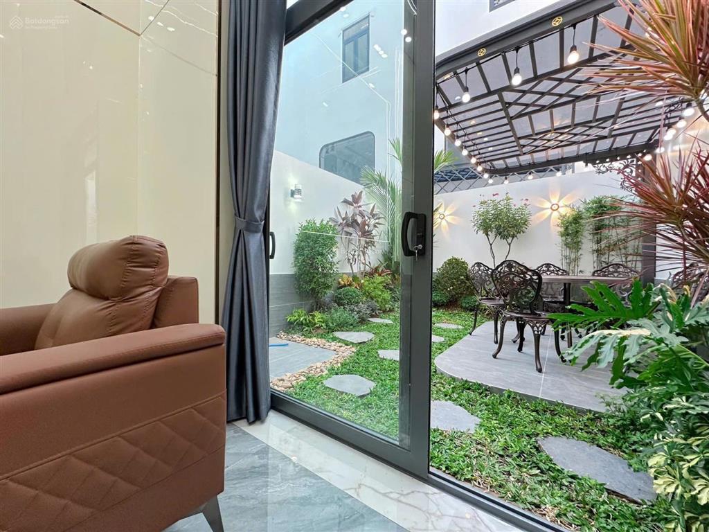 Nhà phố có sân vườn cực chill  4m x 20m  đường nhựa 8m thông bàn cờ  kdc an ninh, dân trí cao