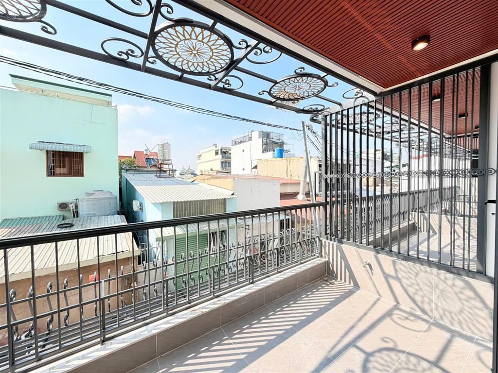 Nhà xây mới đường tân kỳ tân quý cách aeon tân phú 3 phút di chuyển  4,5m x 13m  ngay trung tâm