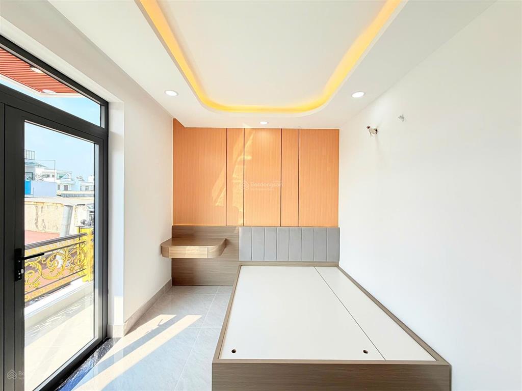 Nhà xây mới đường tân kỳ tân quý cách aeon tân phú 3 phút di chuyển  4,5m x 13m  ngay trung tâm