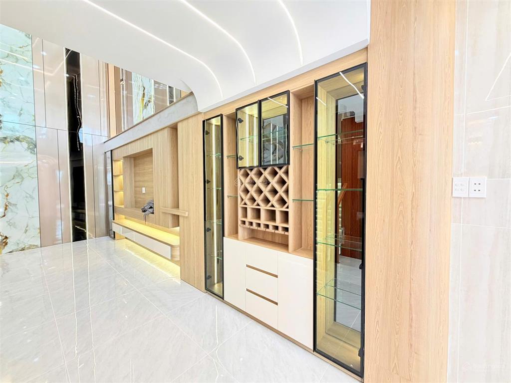 Nhà xây mới đường tân kỳ tân quý cách aeon tân phú 3 phút di chuyển  4,5m x 13m  ngay trung tâm