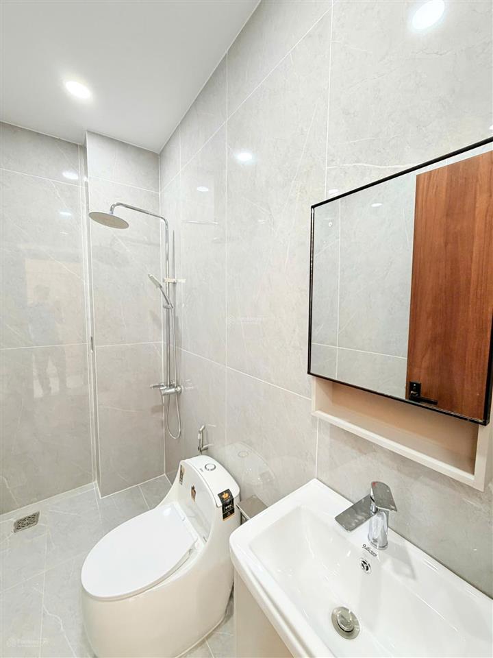 Nhà xây mới đường tân kỳ tân quý cách aeon tân phú 3 phút di chuyển  4,5m x 13m  ngay trung tâm