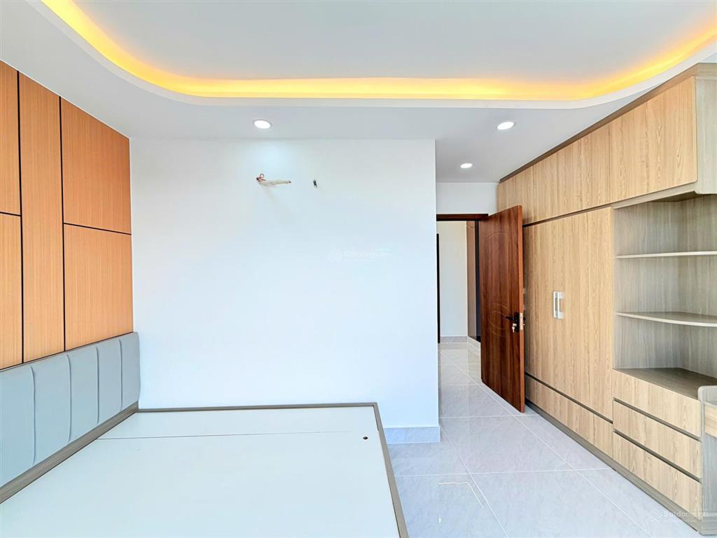 Nhà xây mới đường tân kỳ tân quý cách aeon tân phú 3 phút di chuyển  4,5m x 13m  ngay trung tâm