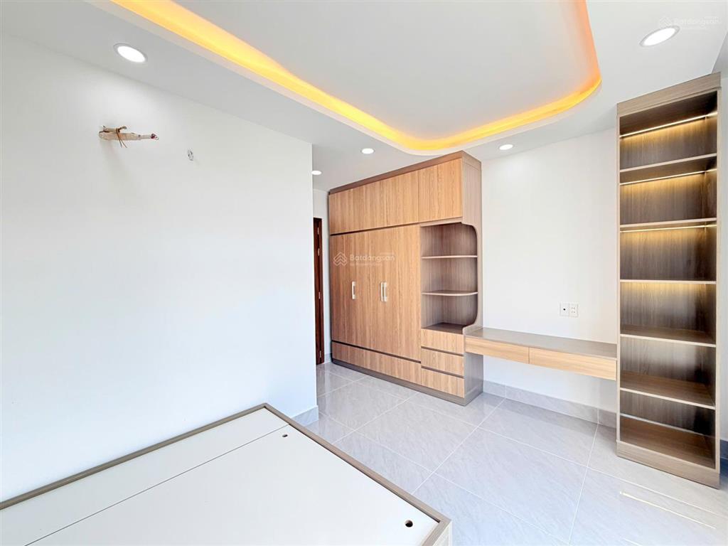 Nhà xây mới đường tân kỳ tân quý cách aeon tân phú 3 phút di chuyển  4,5m x 13m  ngay trung tâm
