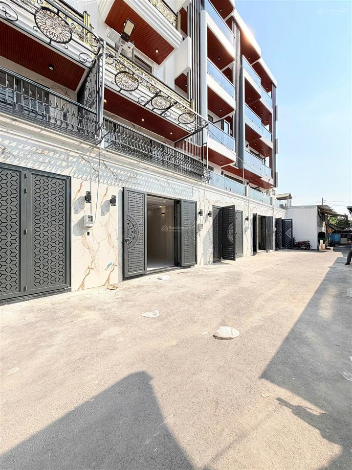 Nhà xây mới đường tân kỳ tân quý cách aeon tân phú 3 phút di chuyển  4,5m x 13m  ngay trung tâm