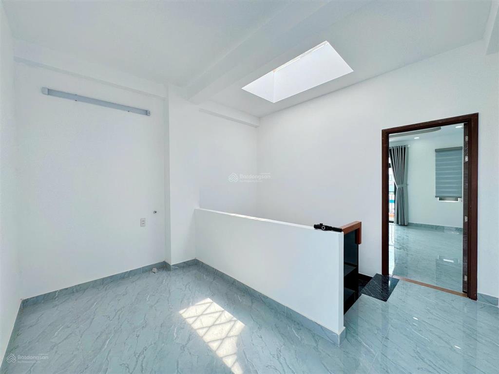 Giáp q.tân phú  cách nguyễn sơn, lê thúc hoạch tầm 300m  full nội thất  54m2  đường oto đậu cửa