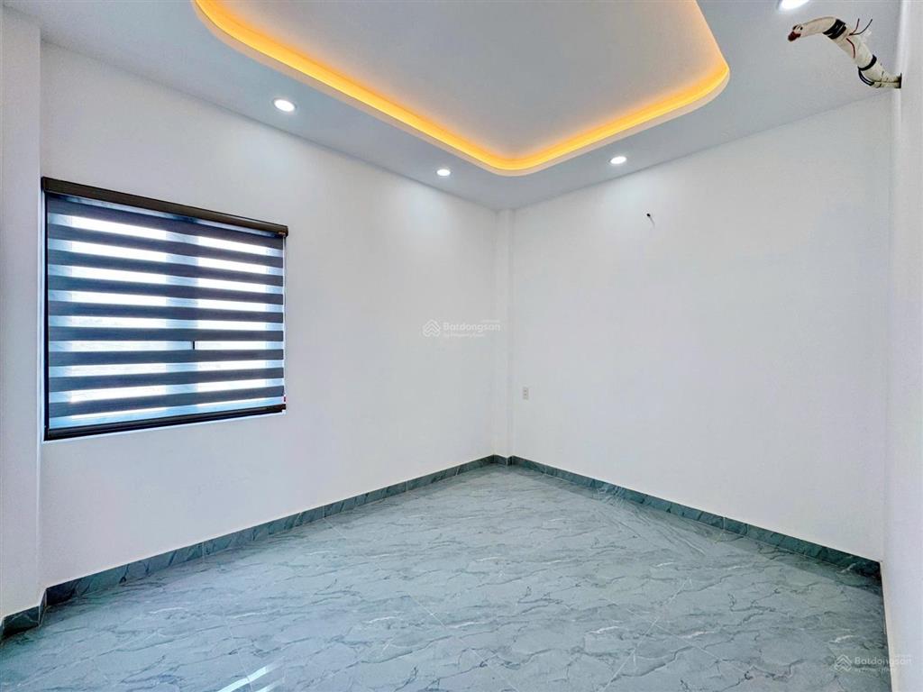 Giáp q.tân phú  cách nguyễn sơn, lê thúc hoạch tầm 300m  full nội thất  54m2  đường oto đậu cửa