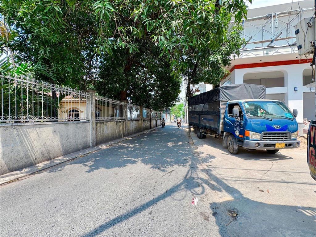 Giáp q.tân phú  cách nguyễn sơn, lê thúc hoạch tầm 300m  full nội thất  54m2  đường oto đậu cửa