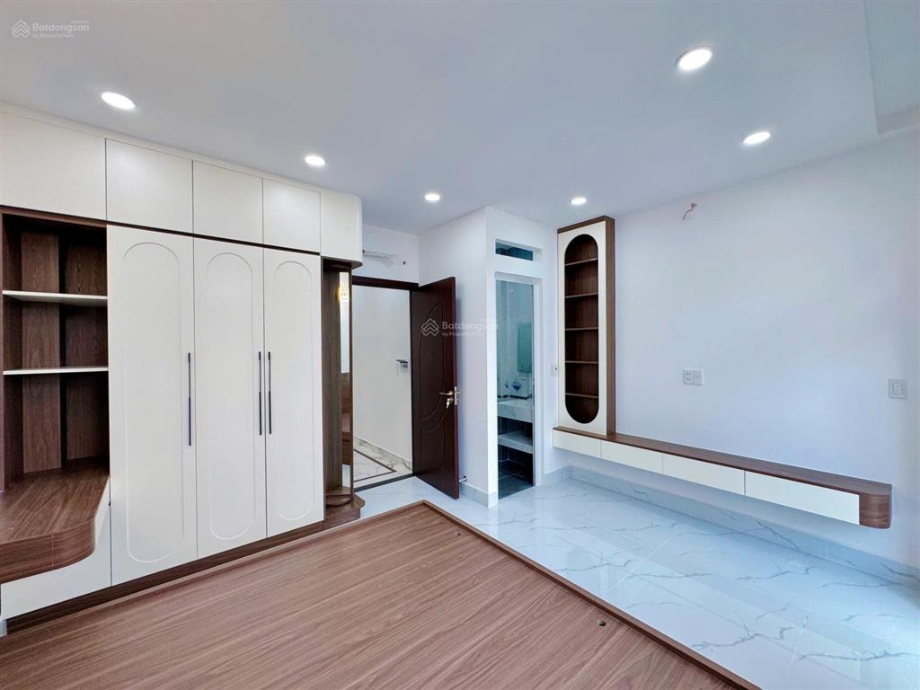 Nhà phố xây mới  cuối đ. tân kỳ tân quý  đường trước nhà 12m  đồng bộ, cao tầng (điện, nước âm)