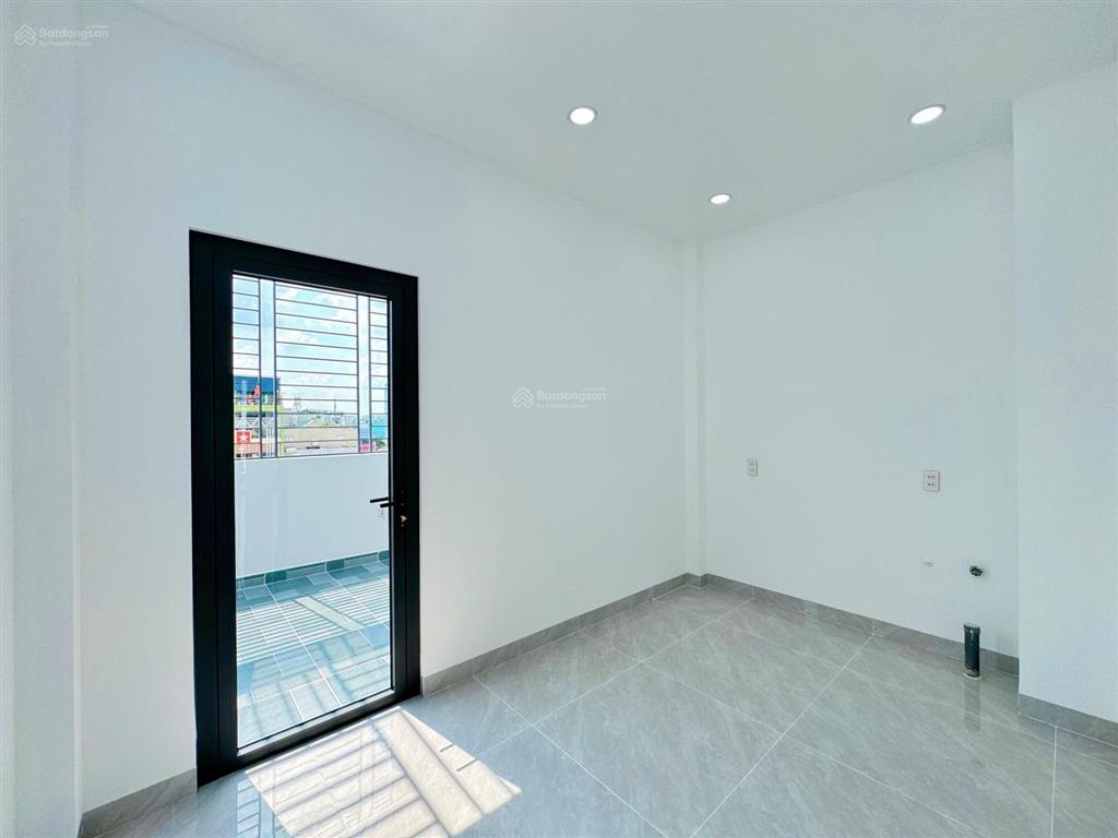 Nhà đẹp, có thang máy 450kg  full nội thất  4m x 16m  đường rộng 8m  ngay chợ gò xoài, tktq