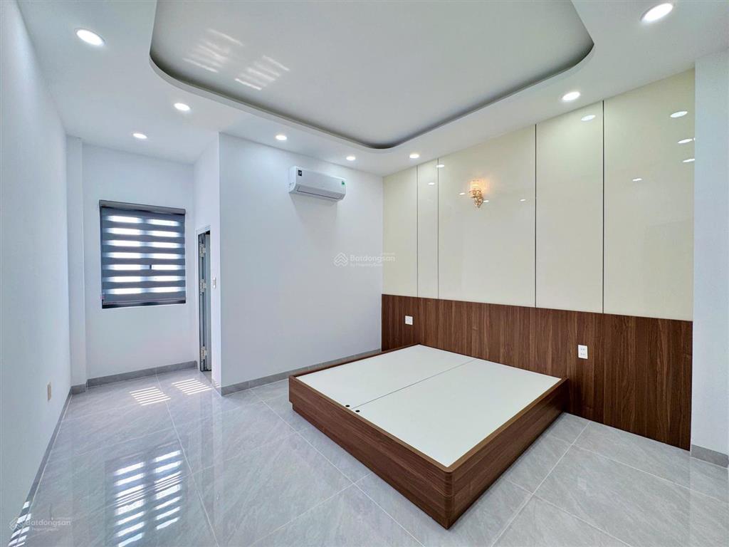 Nhà đẹp, có thang máy 450kg  full nội thất  4m x 16m  đường rộng 8m  ngay chợ gò xoài, tktq