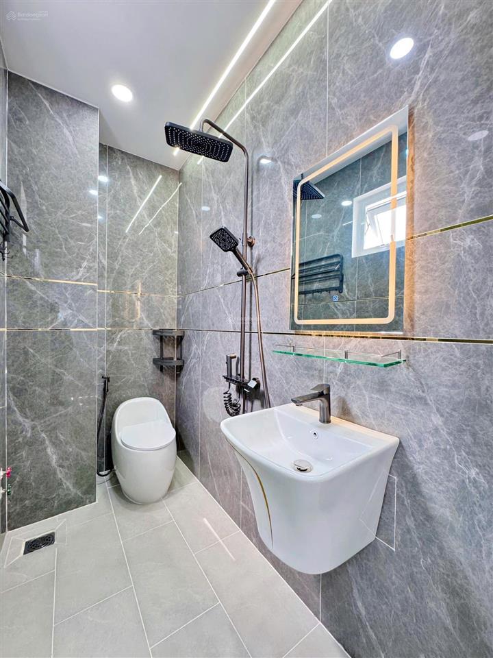 Nhà đẹp, có thang máy 450kg  full nội thất  4m x 16m  đường rộng 8m  ngay chợ gò xoài, tktq