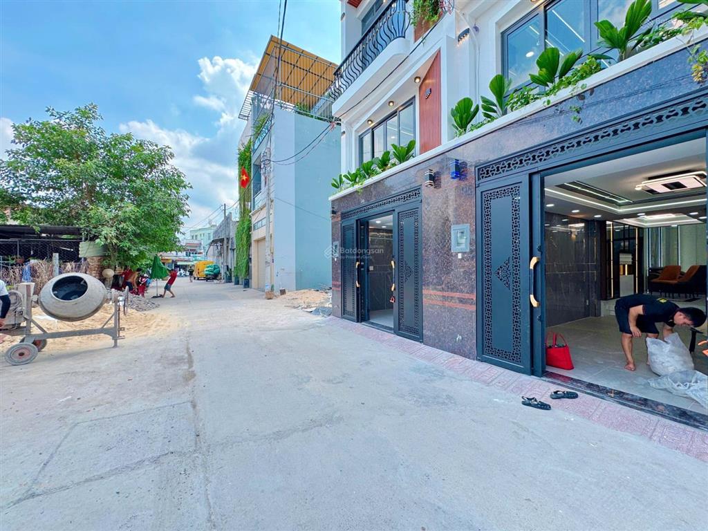 Nhà đẹp, có thang máy 450kg  full nội thất  4m x 16m  đường rộng 8m  ngay chợ gò xoài, tktq