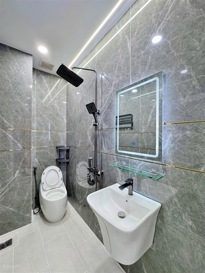 Nhà đẹp, có thang máy 450kg  full nội thất  4m x 16m  đường rộng 8m  ngay chợ gò xoài, tktq
