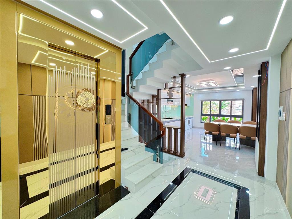Nhà đẹp, có thang máy 450kg  full nội thất  4m x 16m  đường rộng 8m  ngay chợ gò xoài, tktq