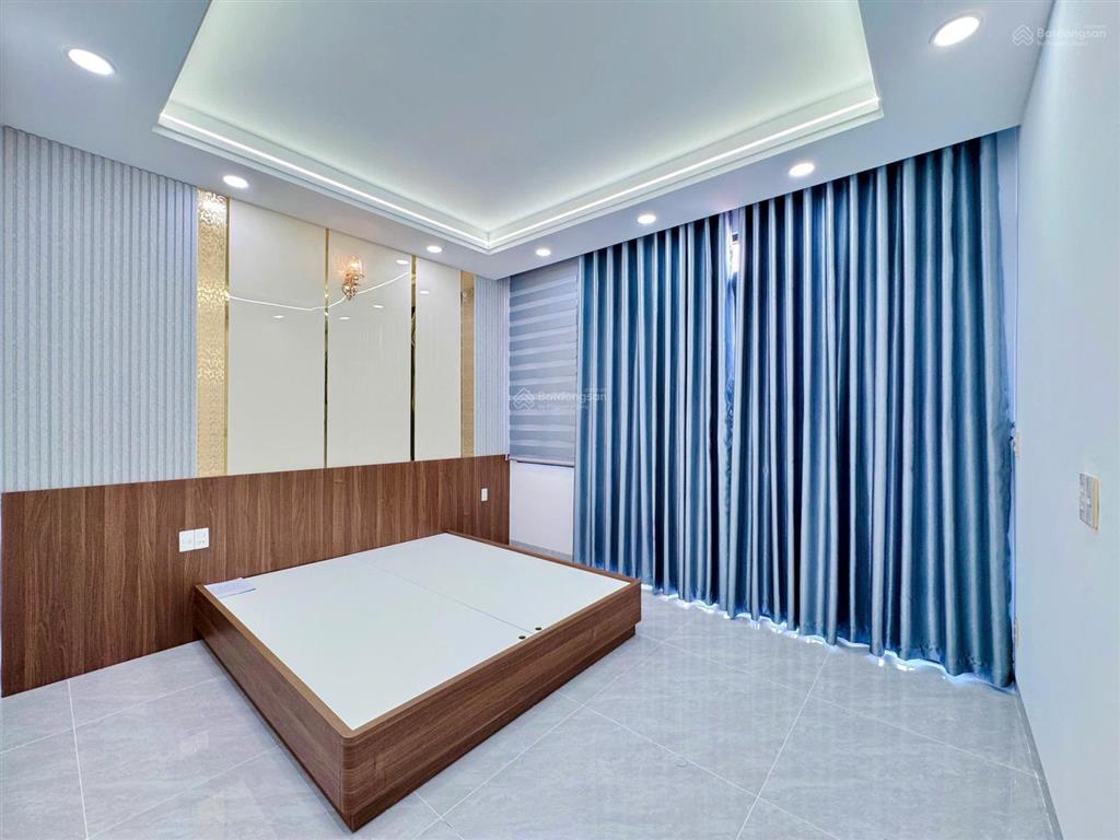 Nhà đẹp, có thang máy 450kg  full nội thất  4m x 16m  đường rộng 8m  ngay chợ gò xoài, tktq