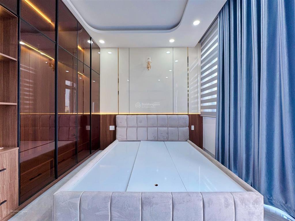 Nhà đẹp, có thang máy 450kg  full nội thất  4m x 16m  đường rộng 8m  ngay chợ gò xoài, tktq