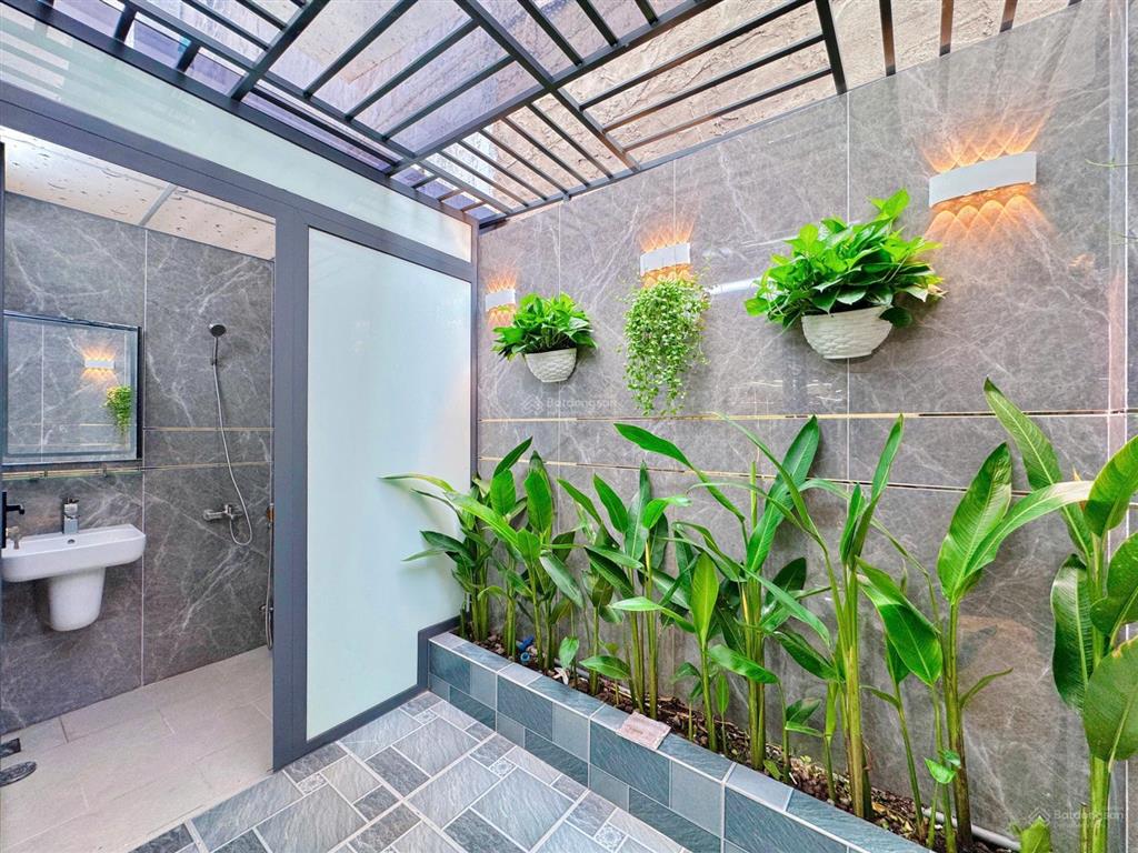 Nhà đẹp, có thang máy 450kg  full nội thất  4m x 16m  đường rộng 8m  ngay chợ gò xoài, tktq