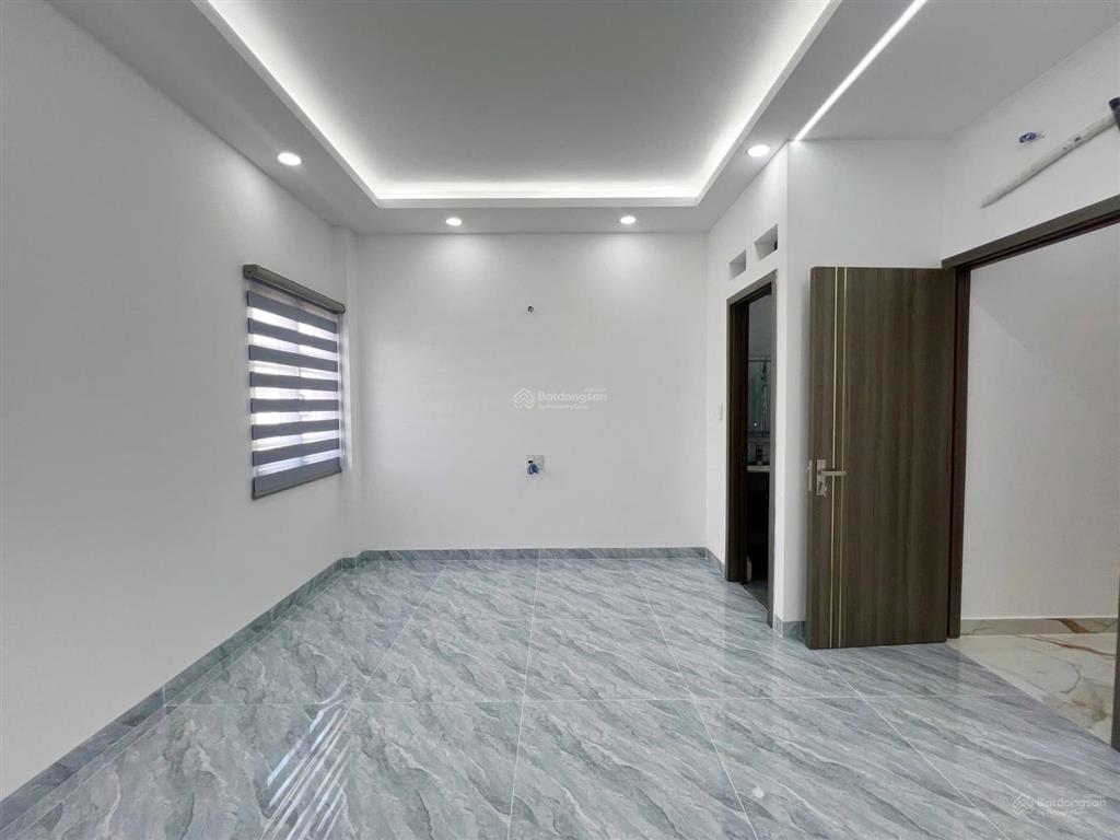 Nhà mặt tiền kinh doanh  4,5m x 15m  đường nhựa thông 8m  gần công viên hồ trái tim