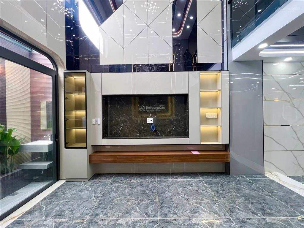 Nhà mặt tiền kinh doanh  4,5m x 15m  đường nhựa thông 8m  gần công viên hồ trái tim