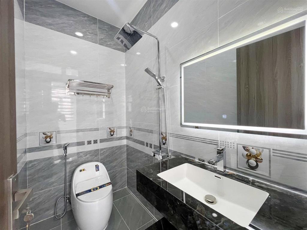 Nhà mặt tiền kinh doanh  4,5m x 15m  đường nhựa thông 8m  gần công viên hồ trái tim