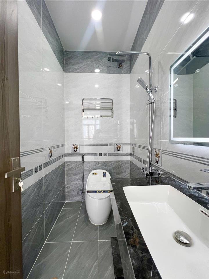 Nhà mặt tiền kinh doanh  4,5m x 15m  đường nhựa thông 8m  gần công viên hồ trái tim