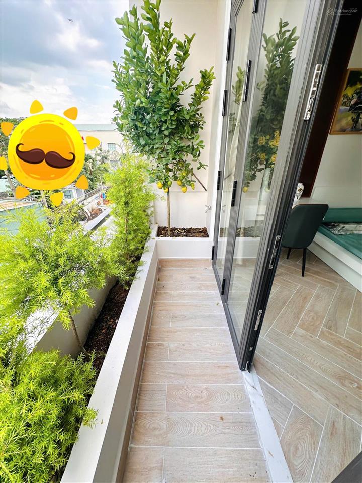 Novaland sài gòn  4m x 19m  thang máy 450kg  full nội thất  có sân oto, có phòng ngủ dưới trệt