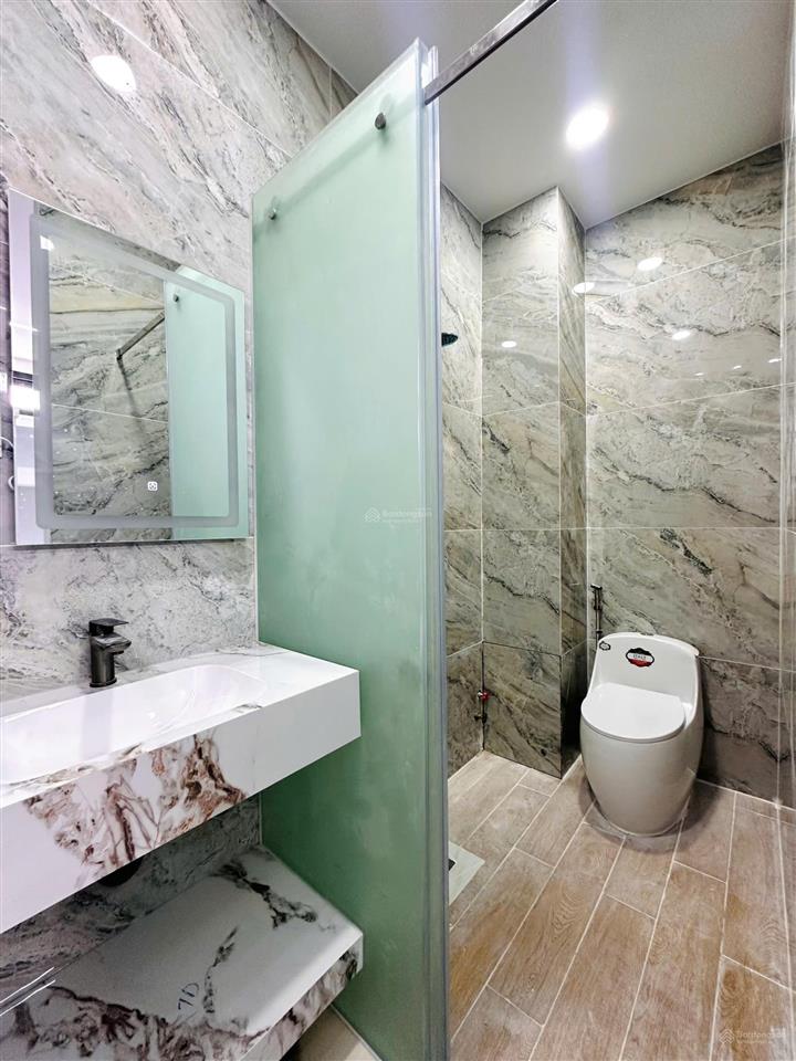 Novaland sài gòn  4m x 19m  thang máy 450kg  full nội thất  có sân oto, có phòng ngủ dưới trệt