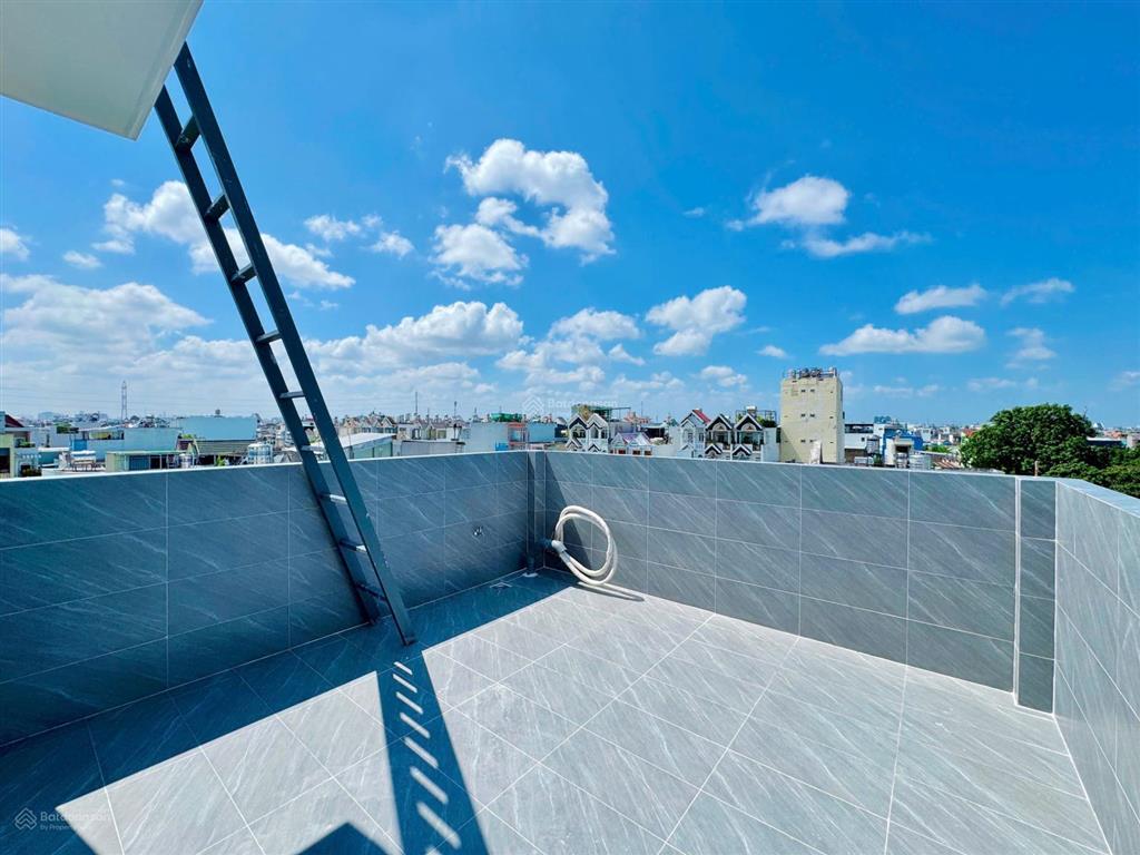 Nhà phố có sân vườn + sân đậu xe máy + gara ô tô + ô chờ thang máy  4m x 25m  đường trước nhà 8m
