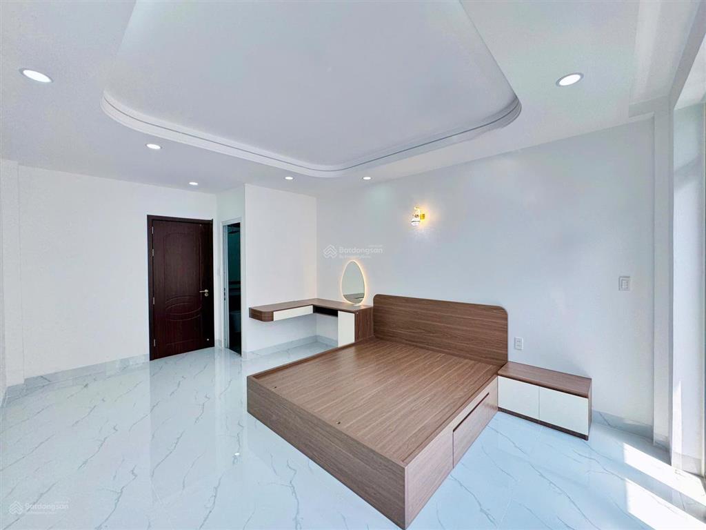 Nhà phố có ô chờ thang máy, giáp trục đường tân kỳ tân quý, 4m x 18m (4pn), đường nhựa 8m thông