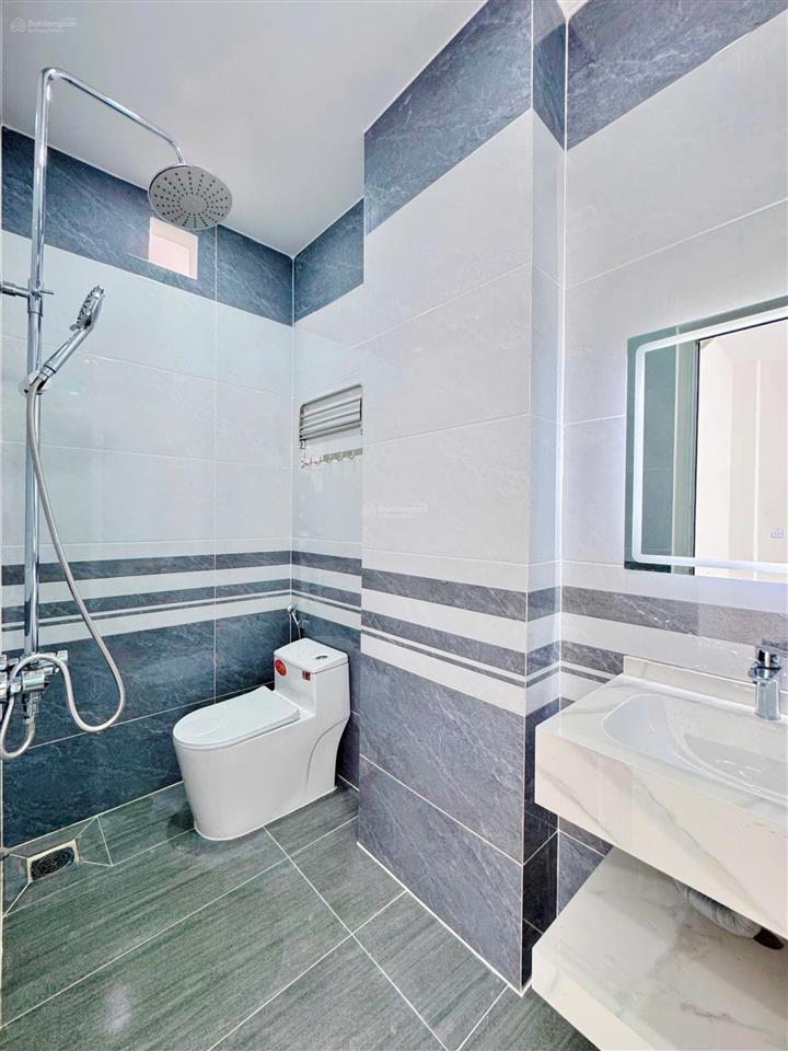 Nhà phố có ô chờ thang máy, giáp trục đường tân kỳ tân quý, 4m x 18m (4pn), đường nhựa 8m thông