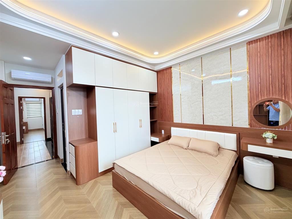 Nhà giáp quận 6, ngang 5m, full nội thất có trang bị thang máy 450kg trong nhà. vị trí trung tâm