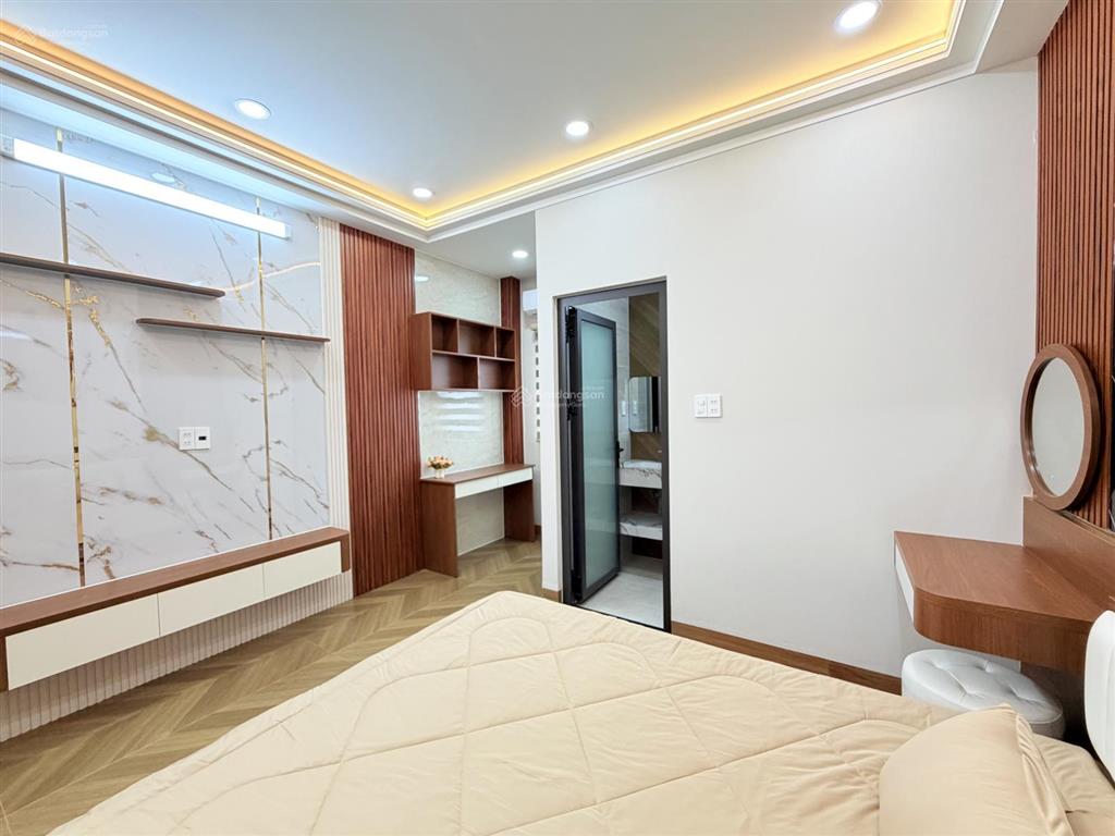 Nhà giáp quận 6, ngang 5m, full nội thất có trang bị thang máy 450kg trong nhà. vị trí trung tâm