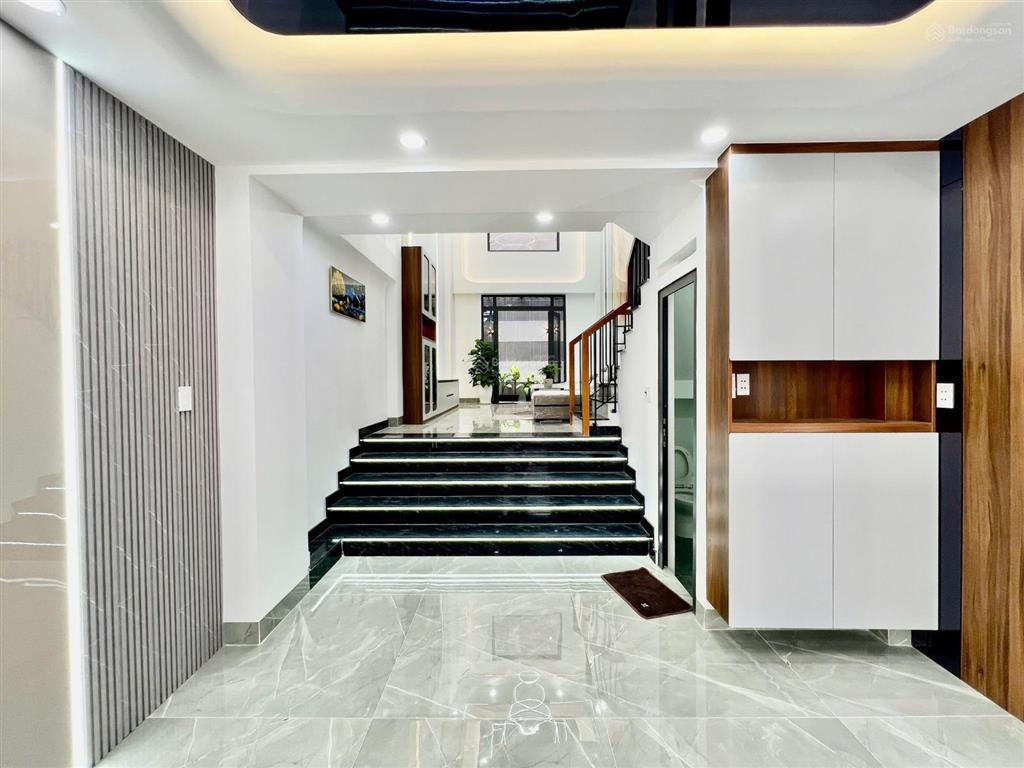 Nhà hiện đại nằm giáp tttm aeon tân phú  có ô chừa thang máy, full nội thất (4m x 15m)