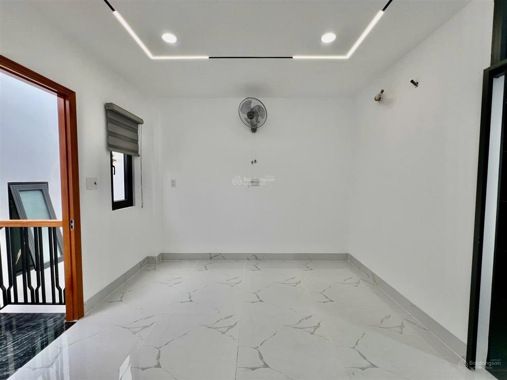 Nhà hiện đại nằm giáp tttm aeon tân phú  có ô chừa thang máy, full nội thất (4m x 15m)