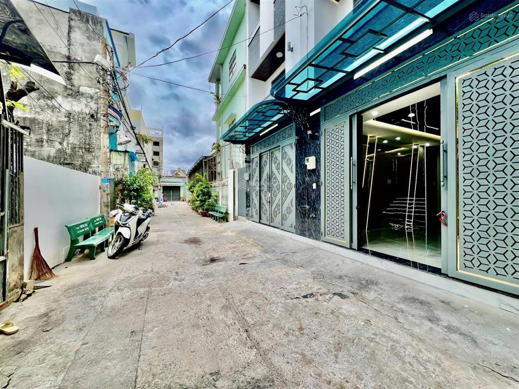 Nhà hiện đại nằm giáp tttm aeon tân phú  có ô chừa thang máy, full nội thất (4m x 15m)