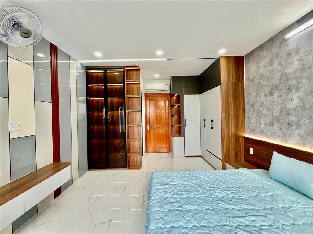 Nhà hiện đại nằm giáp tttm aeon tân phú  có ô chừa thang máy, full nội thất (4m x 15m)
