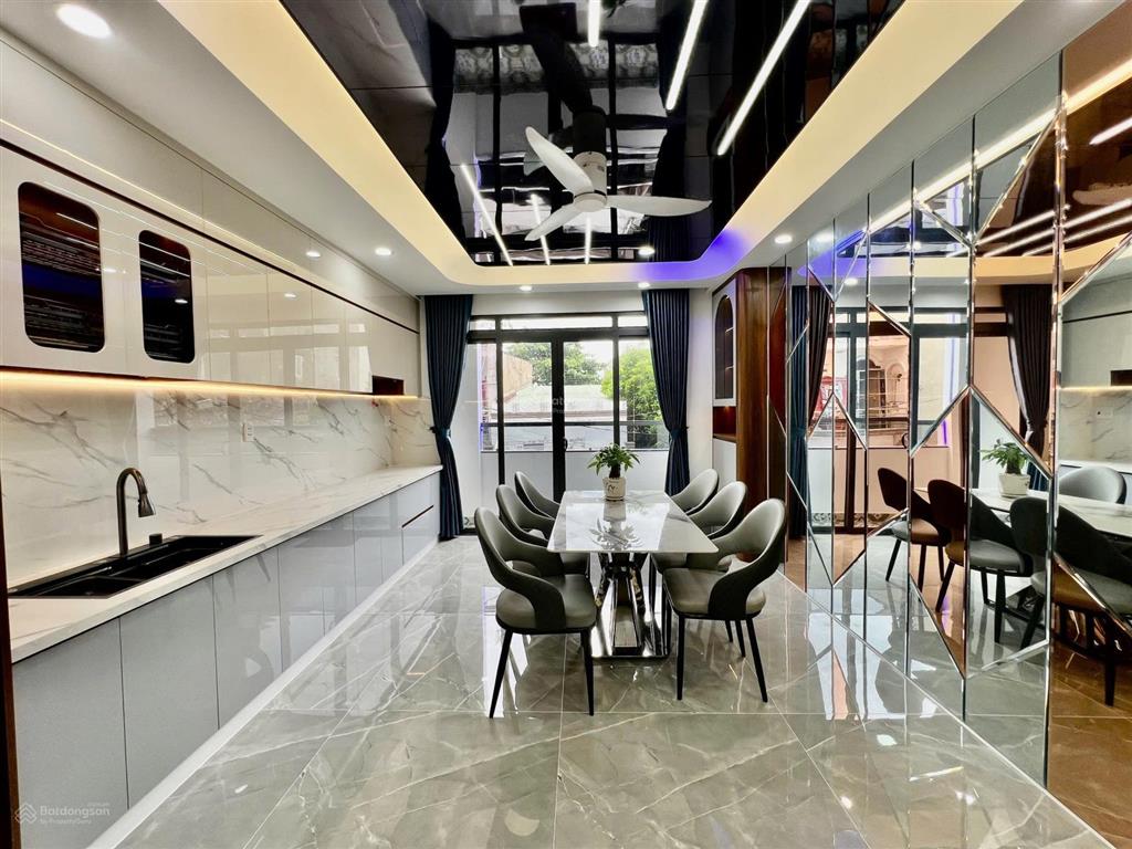 Nhà hiện đại nằm giáp tttm aeon tân phú  có ô chừa thang máy, full nội thất (4m x 15m)
