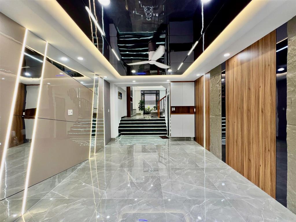 Nhà hiện đại nằm giáp tttm aeon tân phú  có ô chừa thang máy, full nội thất (4m x 15m)