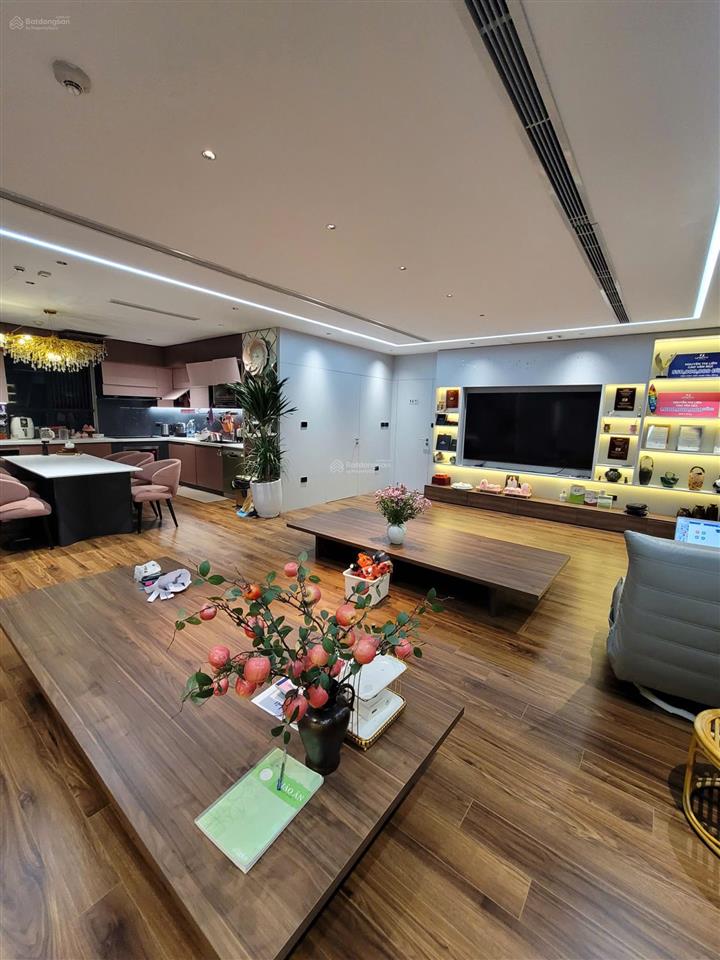 Bán căn hộ 4pn, toà vip goldmark city, 11 tỷ vnd, 139m2, tầng trung đầy đủ nội thất