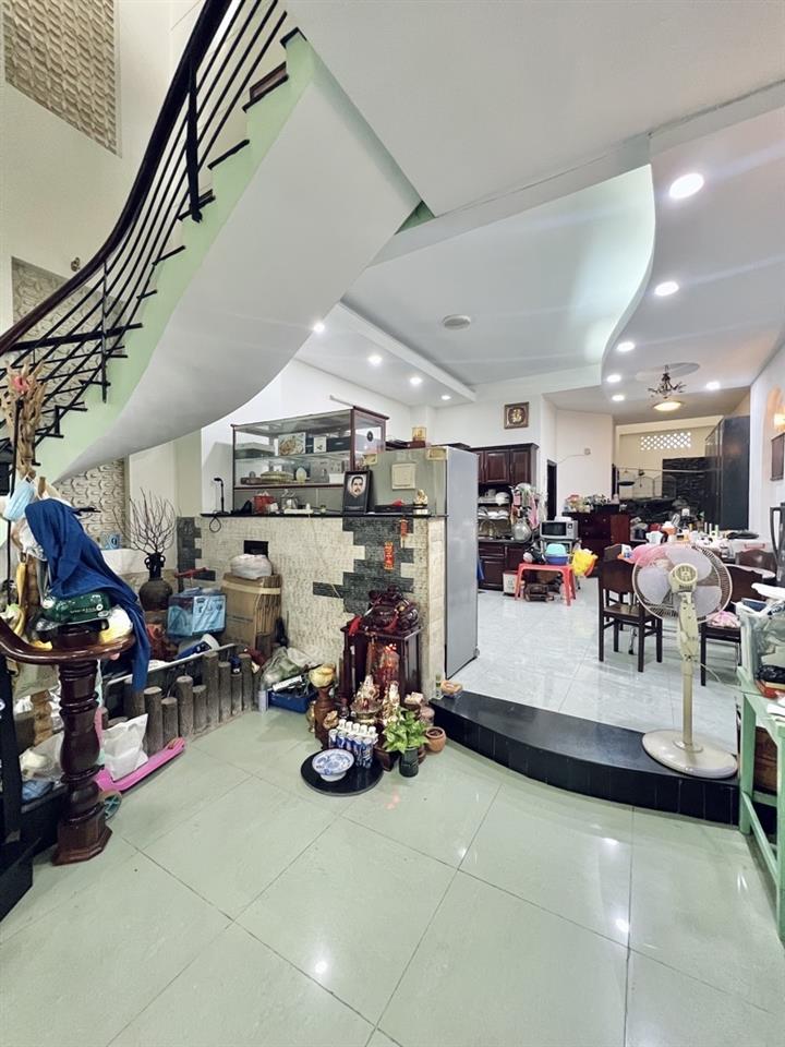 [D2571*] Khan hiếm nhà sân ô tô sát Ngã Tư Hàng Xanh, 134m2 giá 15.x tỷ