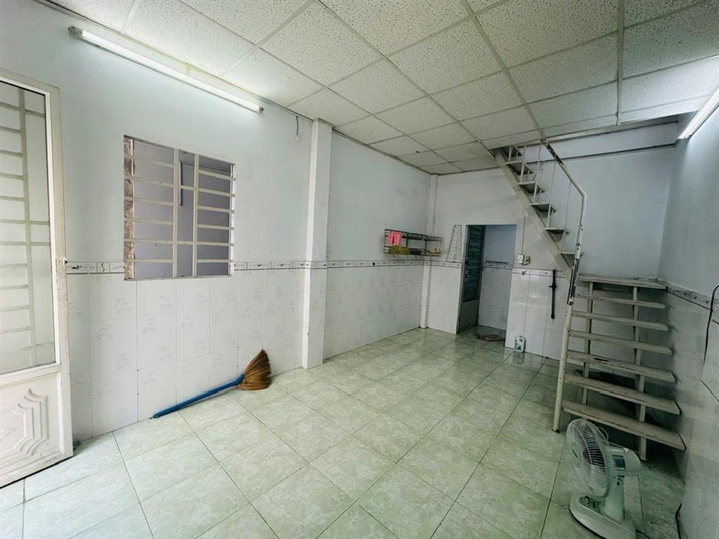 [D2631*] HIẾM CÓ! NHÀ 1/ PHAN VĂN TRỊ SÁT EMART NỞ HẬU KHỦNG 6M, GIÁ 3.x TỶ