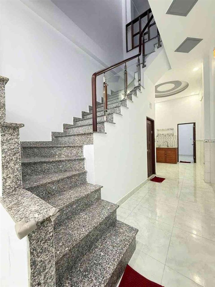 D2878* Nhà HXH N.Hậu 5.3m sát chợ Xóm Mới - Giá 4.x tỷ