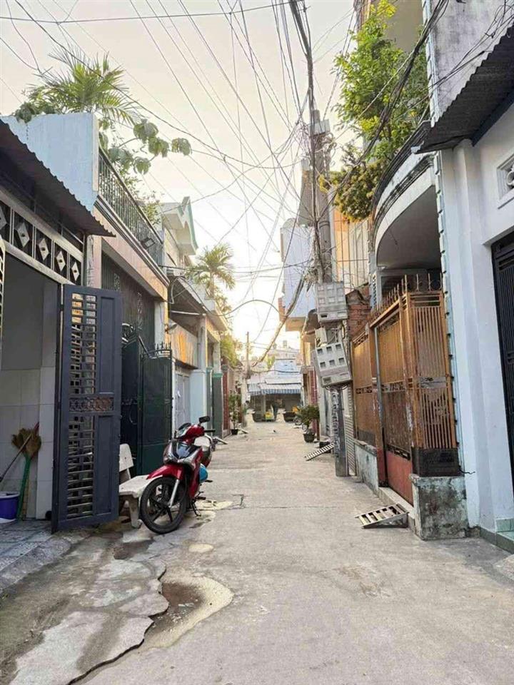 D2878* Nhà HXH N.Hậu 5.3m sát chợ Xóm Mới - Giá 4.x tỷ